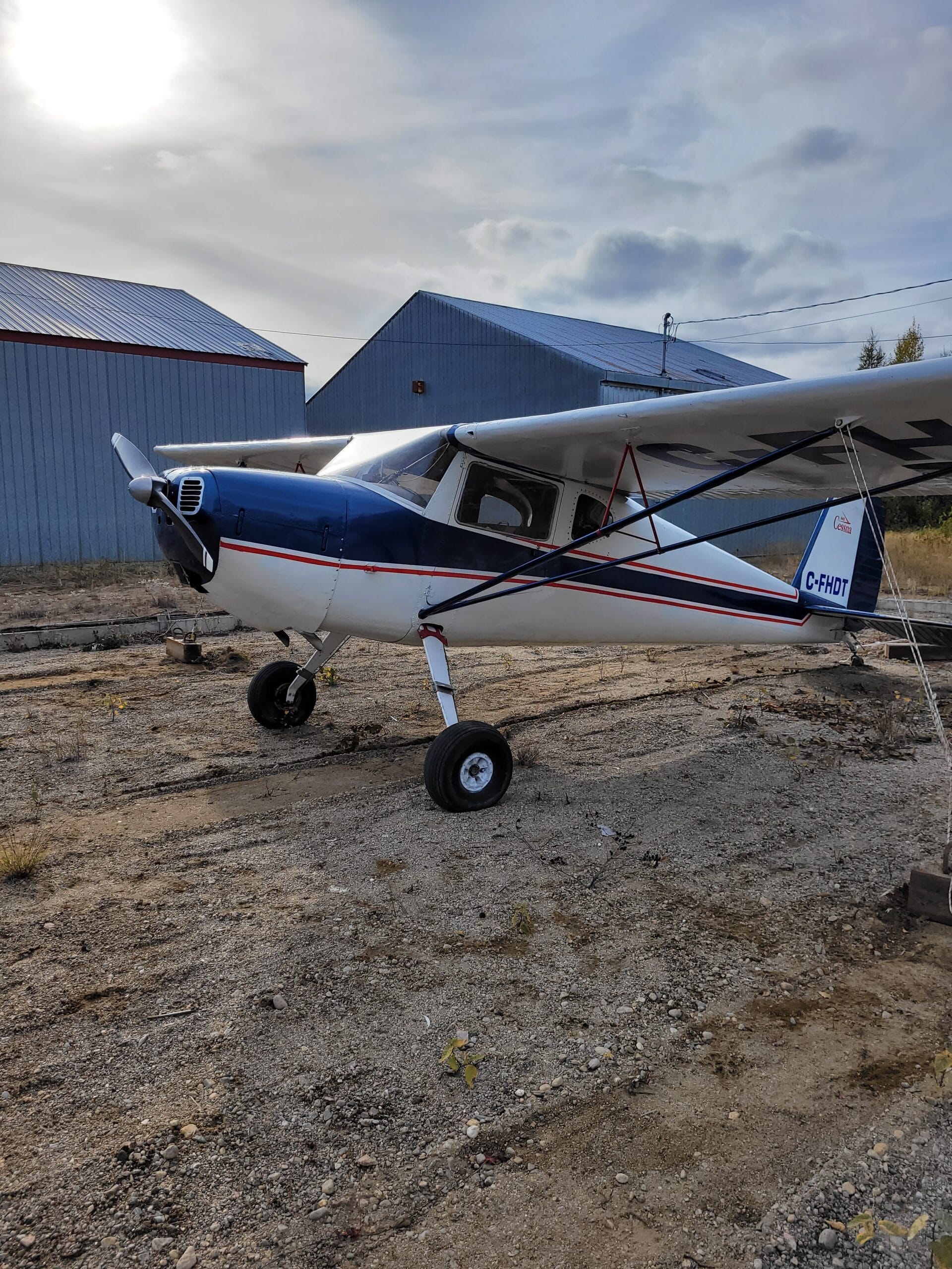 En 1984, j'ai acheté ce petit avion qui était équipé d'un petit Continental C-85. Après quelques vols, j'ai constaté un manque de puissance. J'ai communiqué avec M. Mongrain, qui a résolu mon problème avec un C-90. J'ai alors pu rivaliser avec un J-3 qui me faisait la peau.